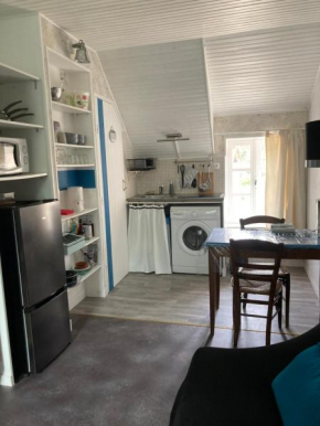 Logis côt�� Cour